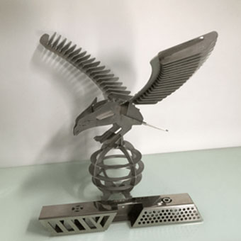 ???三卡盤激光切管機 ???三卡盤激光切管機